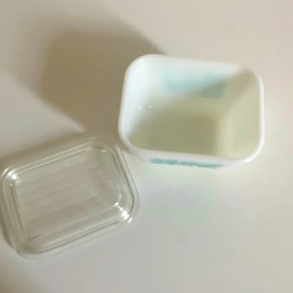 Pyrex Amish Butterprint 0502 Turquoise Refrigerator Dish W/ Lid Bright - Picture 4 of 7